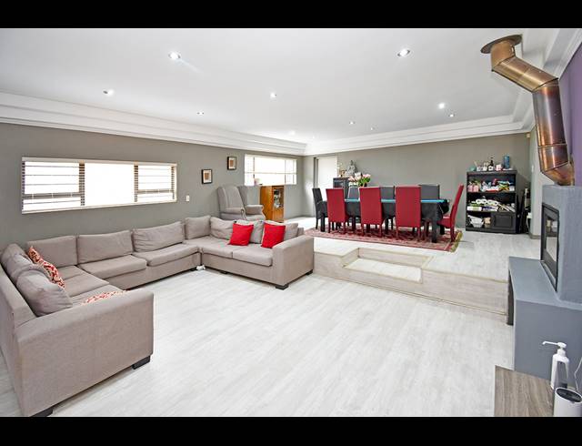 4 BEDROOM FREEHOLD FOR SALE IN HIGHWAY GARDENS